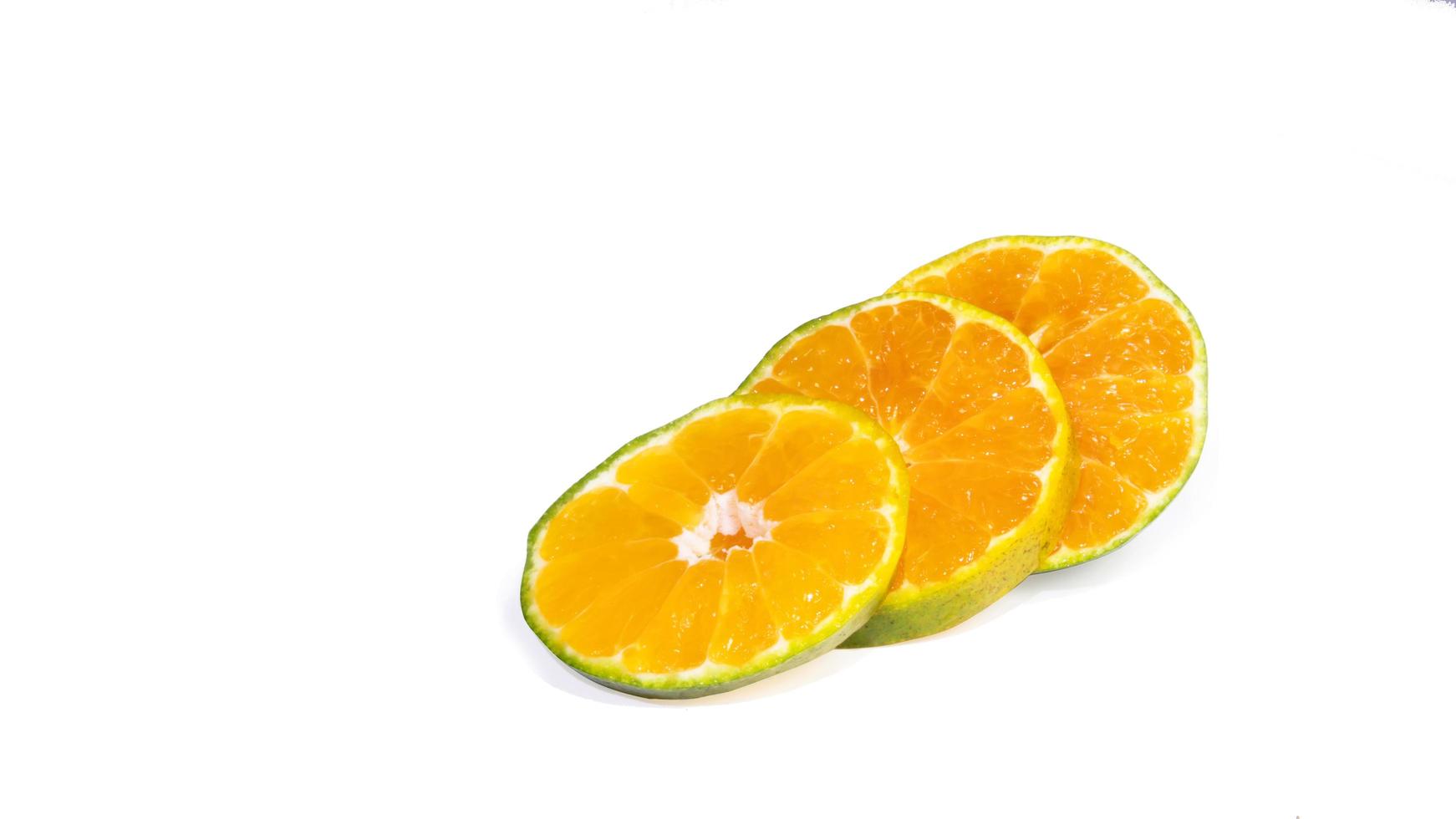 Bild einer Mandarine, zum Dekorieren abgespalten foto