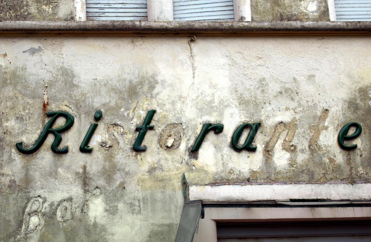 Altes verfallenes Ristorante-Restaurantschild foto