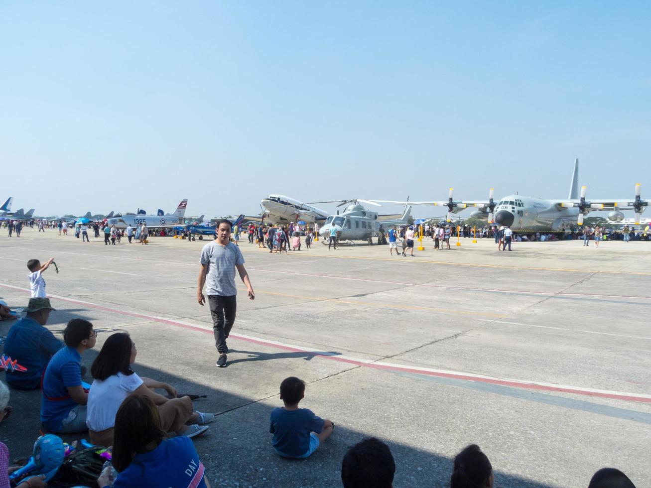 königliche thailändische luftwaffe don muang bangkok thailand12. januar 2019nationaler kindertag die flugzeugshow und flugschau der luftwaffe der königlichen thailändischen luftwaffe. auf bangkok thailand12 januar 2019. foto