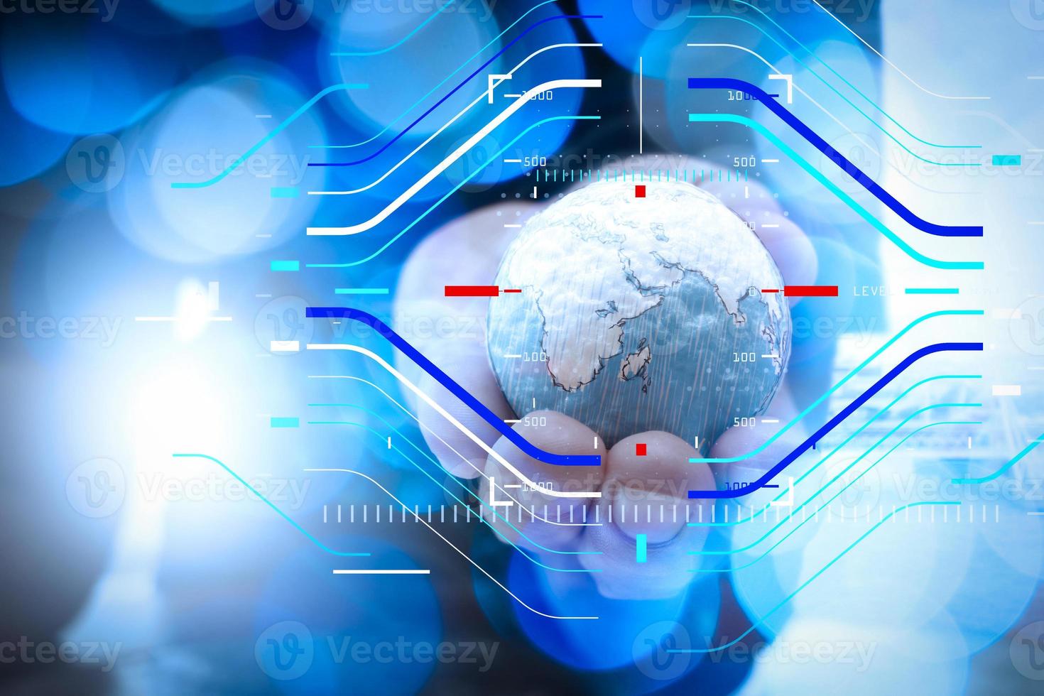 nahaufnahme der geschäftsmannhand, die textur die welt mit digitalen social media-netzwerkdiagrammkonzeptelementen dieses bildes zeigt, das von nasa london city background bereitgestellt wird foto