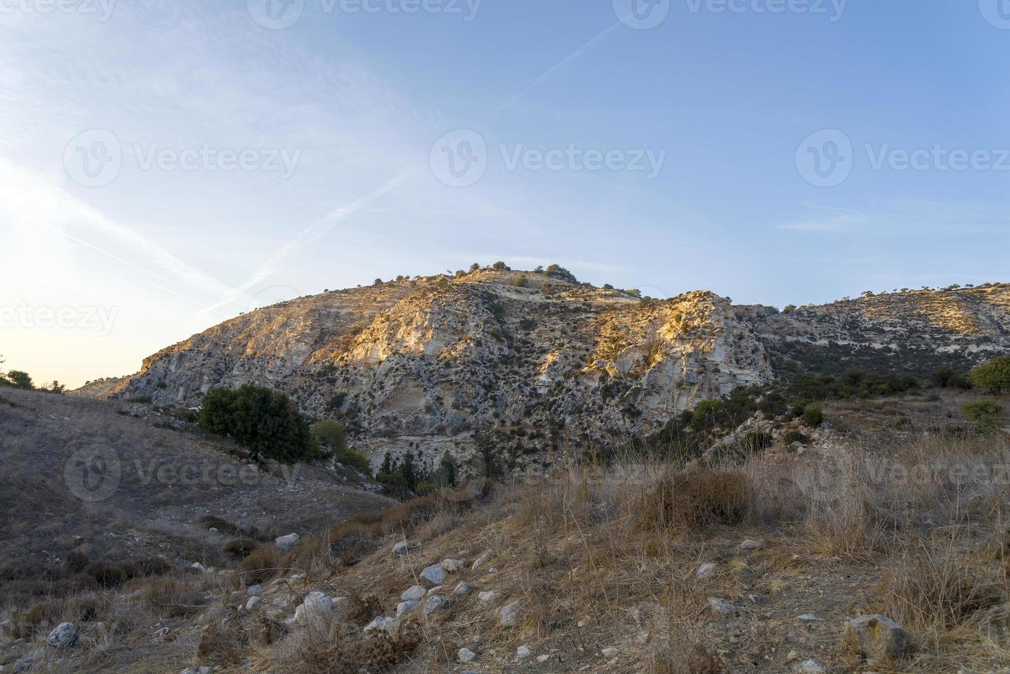 Landschaft von Zypern in der Nähe der Avakas-Schlucht. wilde Natur foto