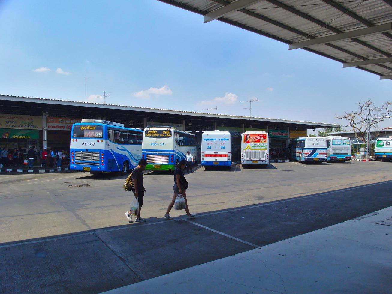 nakhon ratchasima thailand 10. märz 2019 nakhon ratchasima bus terminal 2 auf nakhon ratchasima thailand 10. märz 2019. foto