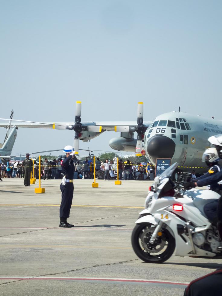 königliche thailändische luftwaffe don muang bangkok thailand12. januar 2019nationaler kindertag die flugzeugshow und flugschau der luftwaffe der königlichen thailändischen luftwaffe. auf bangkok thailand12 januar 2019. foto