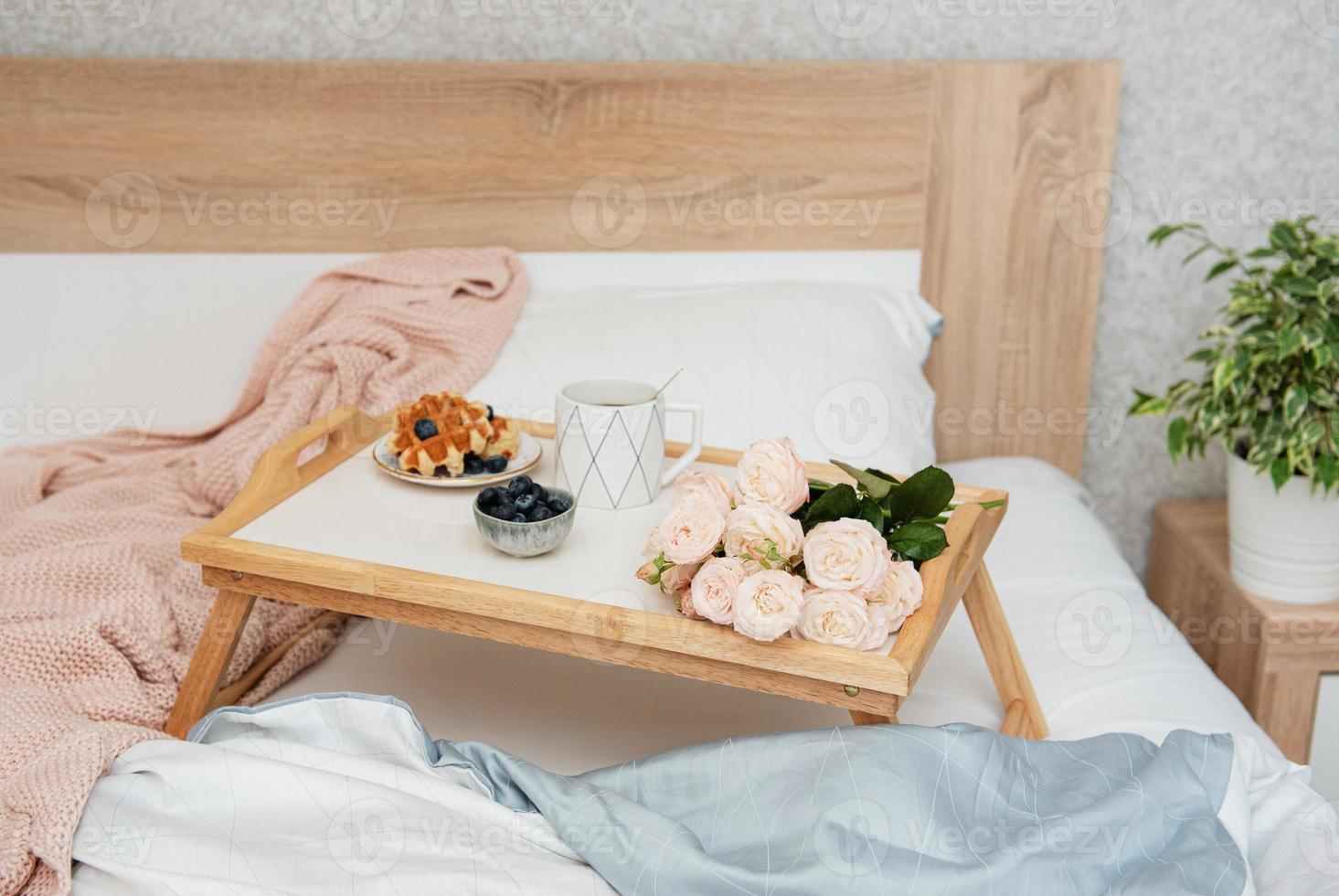 Wiener Waffeln und Kaffee im Bett. foto