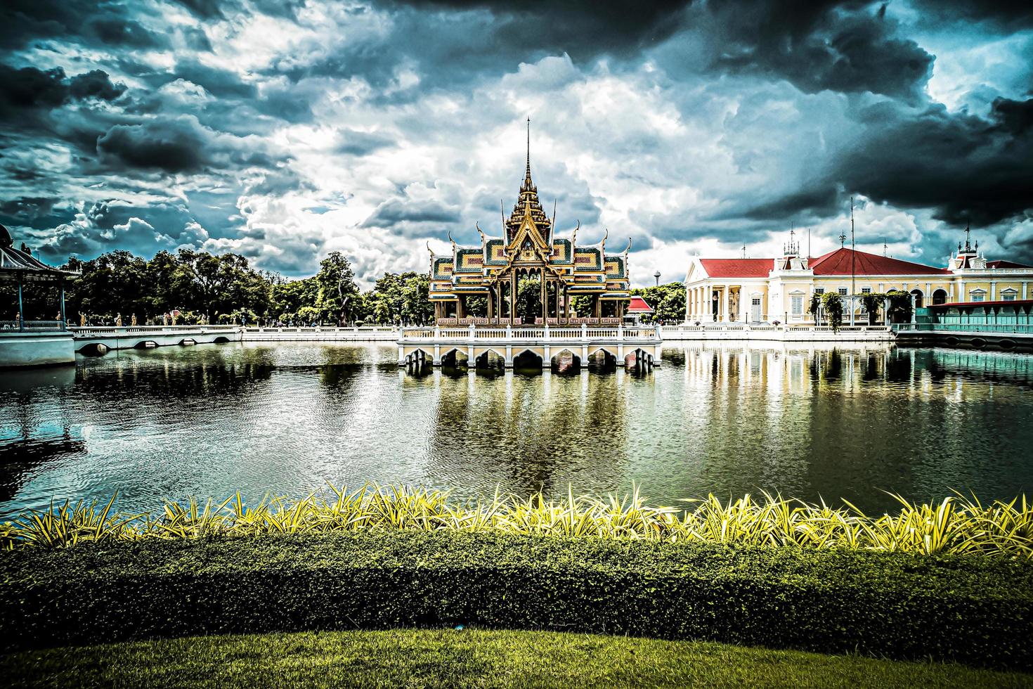 aisawan-dhipaya-asana pavillon historisches gebäude wahrzeichen reisen architektur in ayutthaya thailand. foto