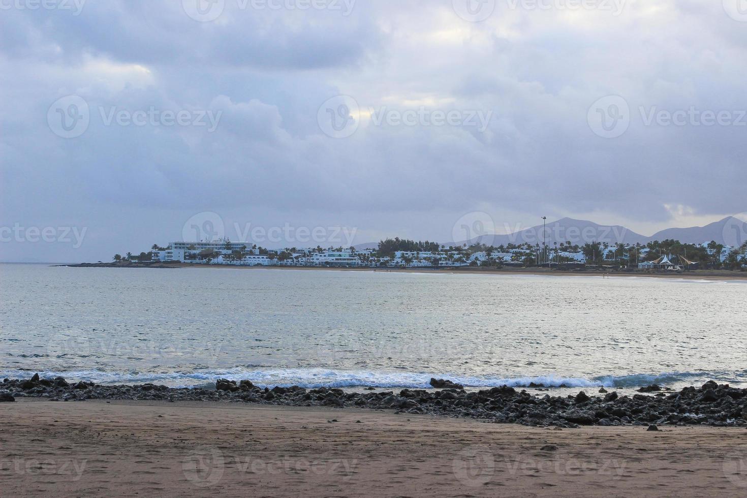 Strand von Lanzarote auf der spanischen Kanareninsel foto