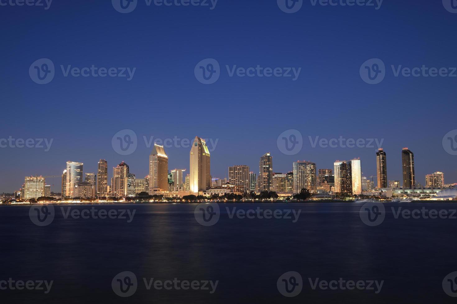 San Diego, Innenstadt in der Abenddämmerung foto