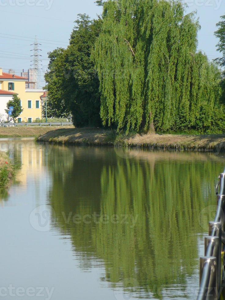 Alte Wasserstraßen und Villen in Padua Padua in Venetien, Norden foto