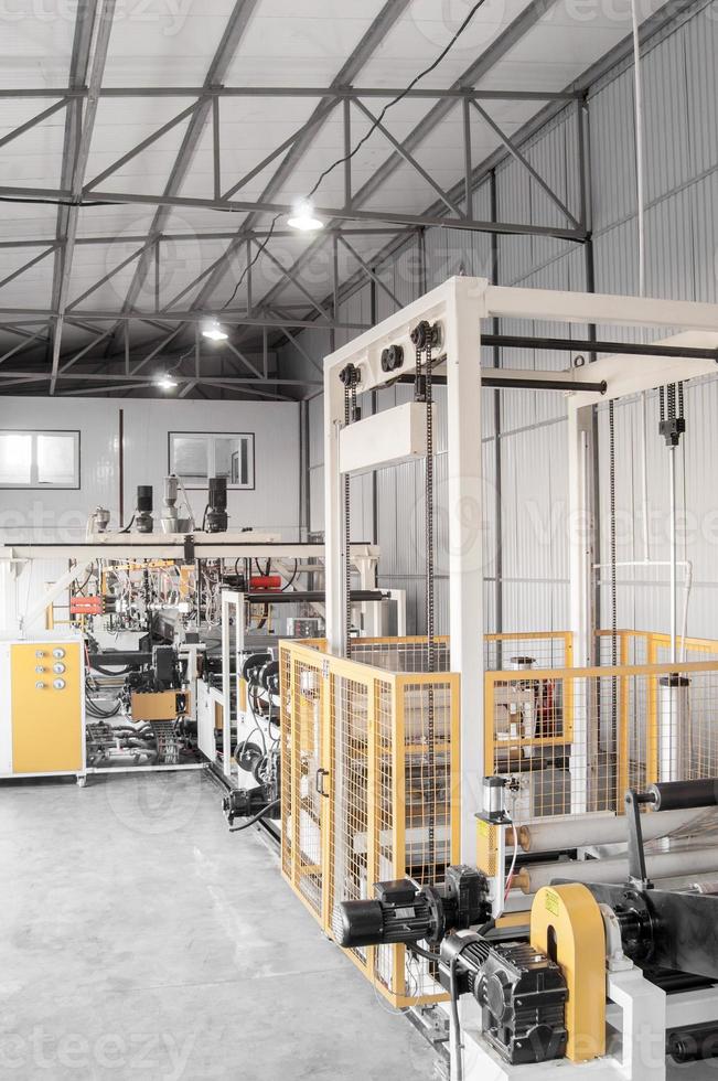 Werkstatt und Ausrüstung für die Produktion und Verarbeitung von strapazierfähigem Polyethylen und Polypropylen für Verpackungszwecke foto