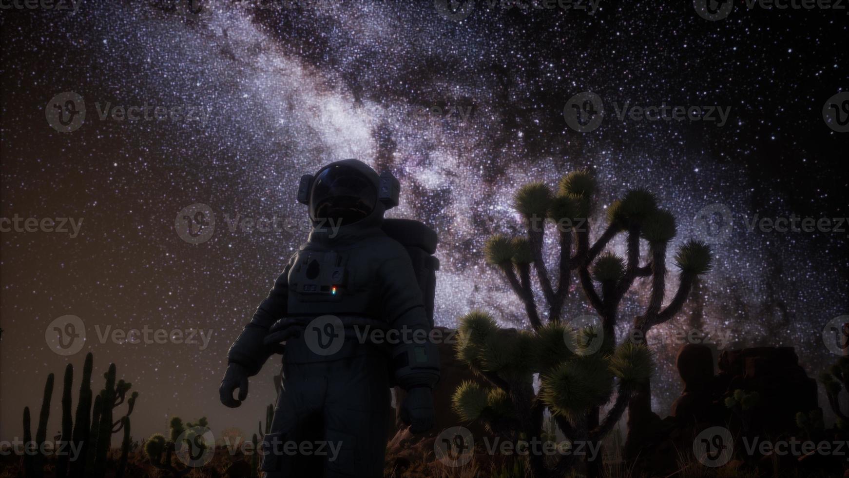 astronauten- und sternenmilchstraßenbildung im death valley foto