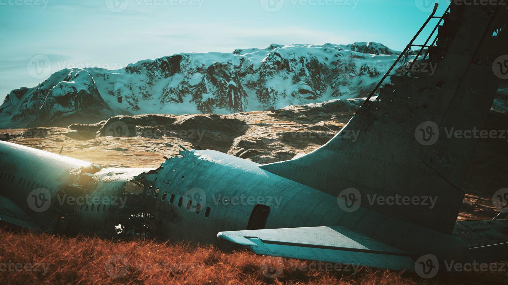 Flugzeug stürzte auf einen Berg foto