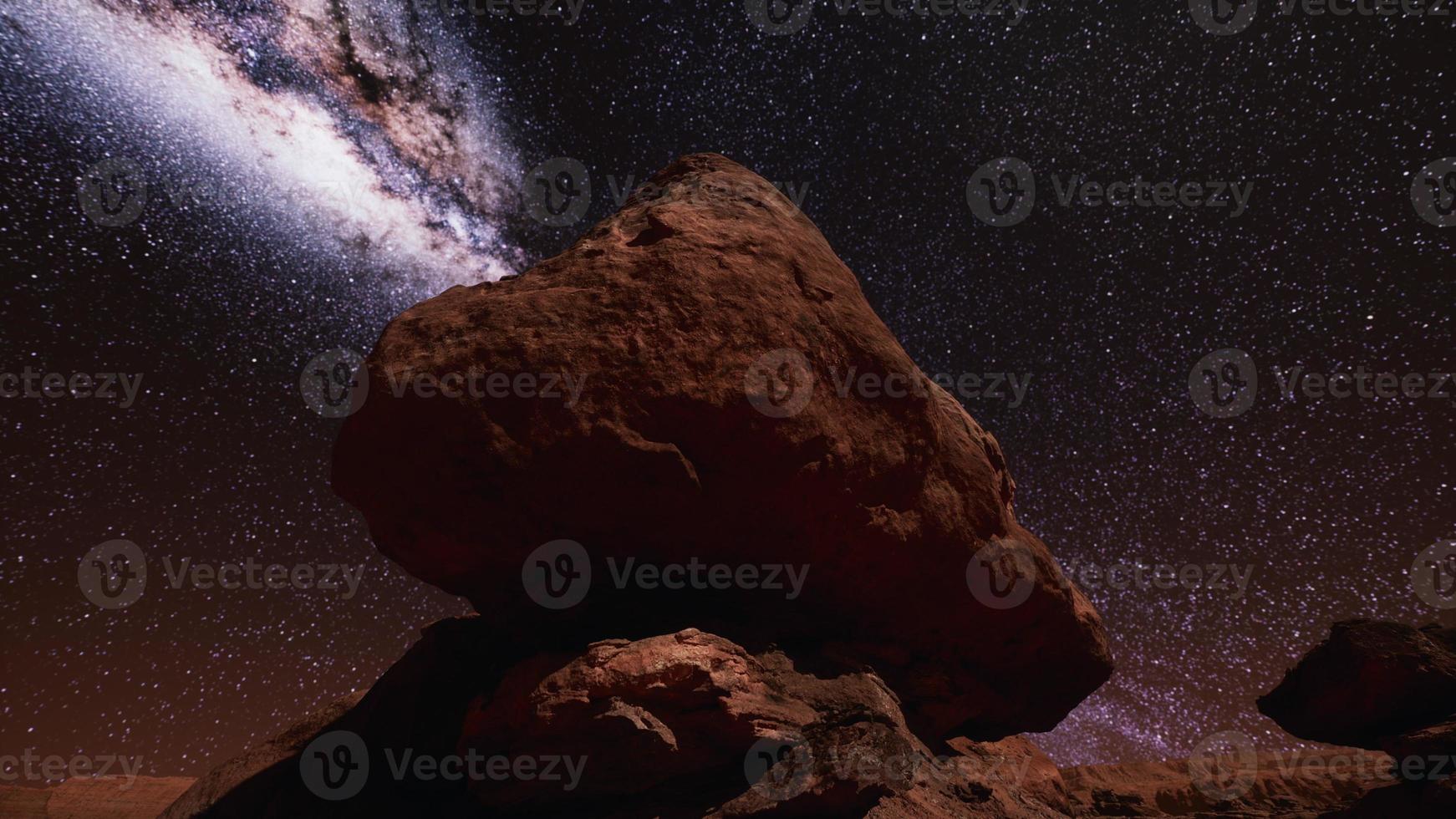 Rote Felsen und Nachthimmel der Milchstraße in Moab Utah foto