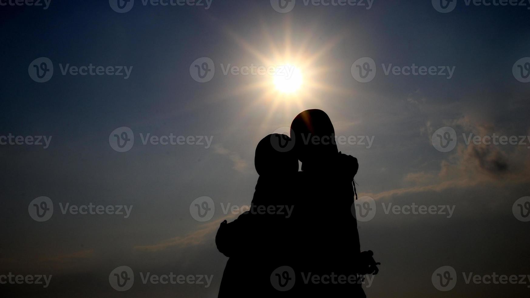 .nachmittags am Strand herumlaufen foto