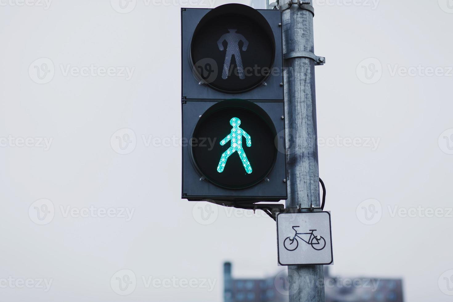 Ampel mit grünem Licht foto