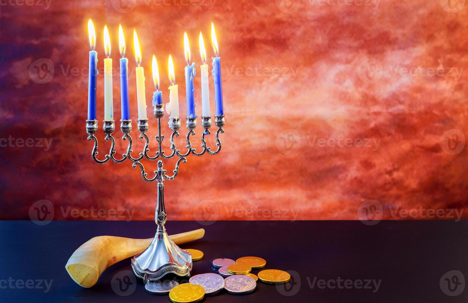 jüdischer feiertag chanukka feier tallit vintage menorah foto