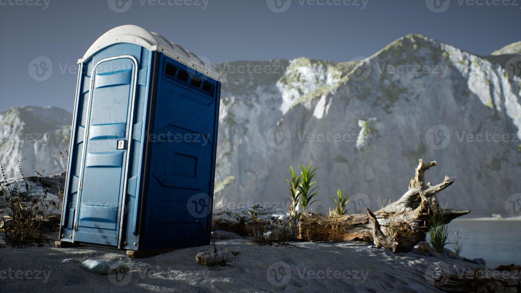 tragbare mobile toilette am strand. Chemische WC-Kabine foto