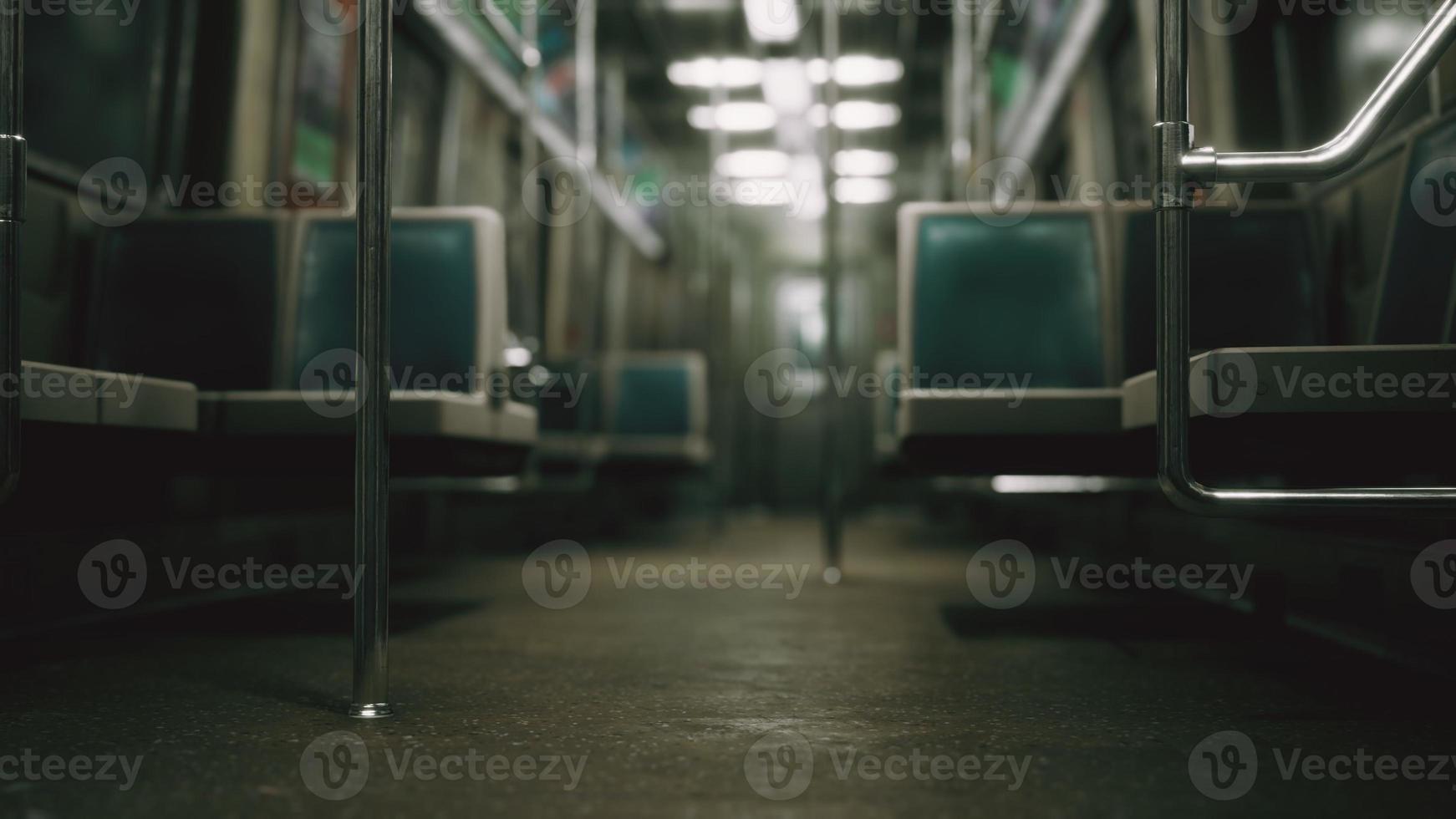 U-Bahn-Wagen in den USA wegen der Coronavirus-Covid-19-Epidemie leer foto
