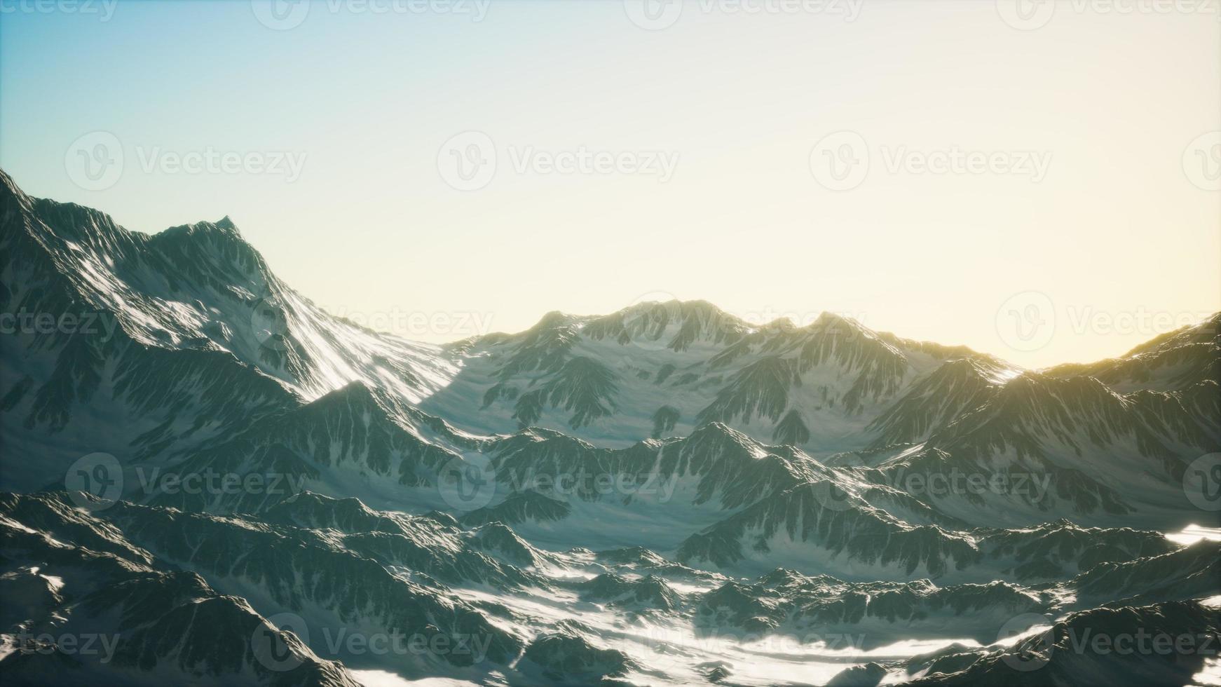 luftaufnahme der alpenberge im schnee foto