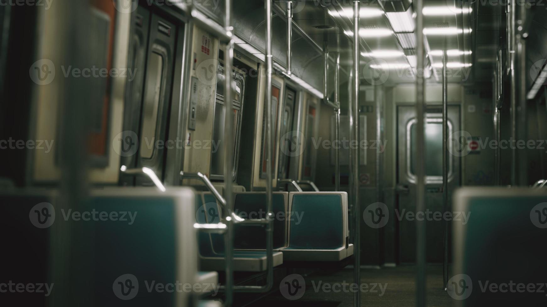 8k im Inneren des alten, nicht modernisierten U-Bahn-Wagens in den USA foto