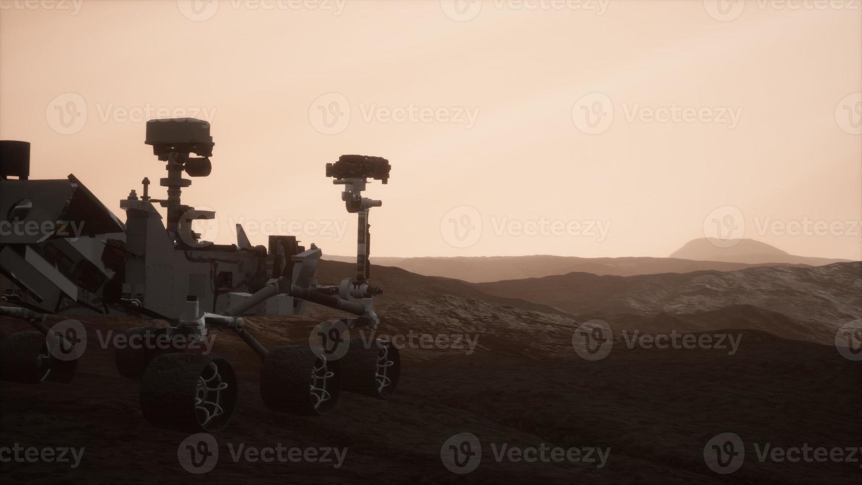 Neugieriger Mars-Rover, der die Oberfläche des Roten Planeten erkundet foto