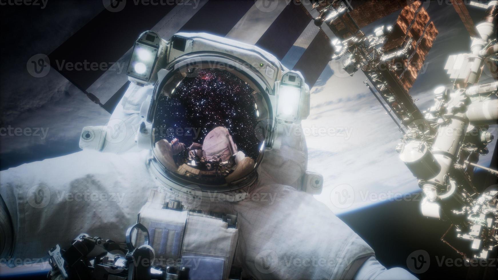 Astronaut beim Weltraumspaziergang. elemente dieses bildes, bereitgestellt von der nasa foto