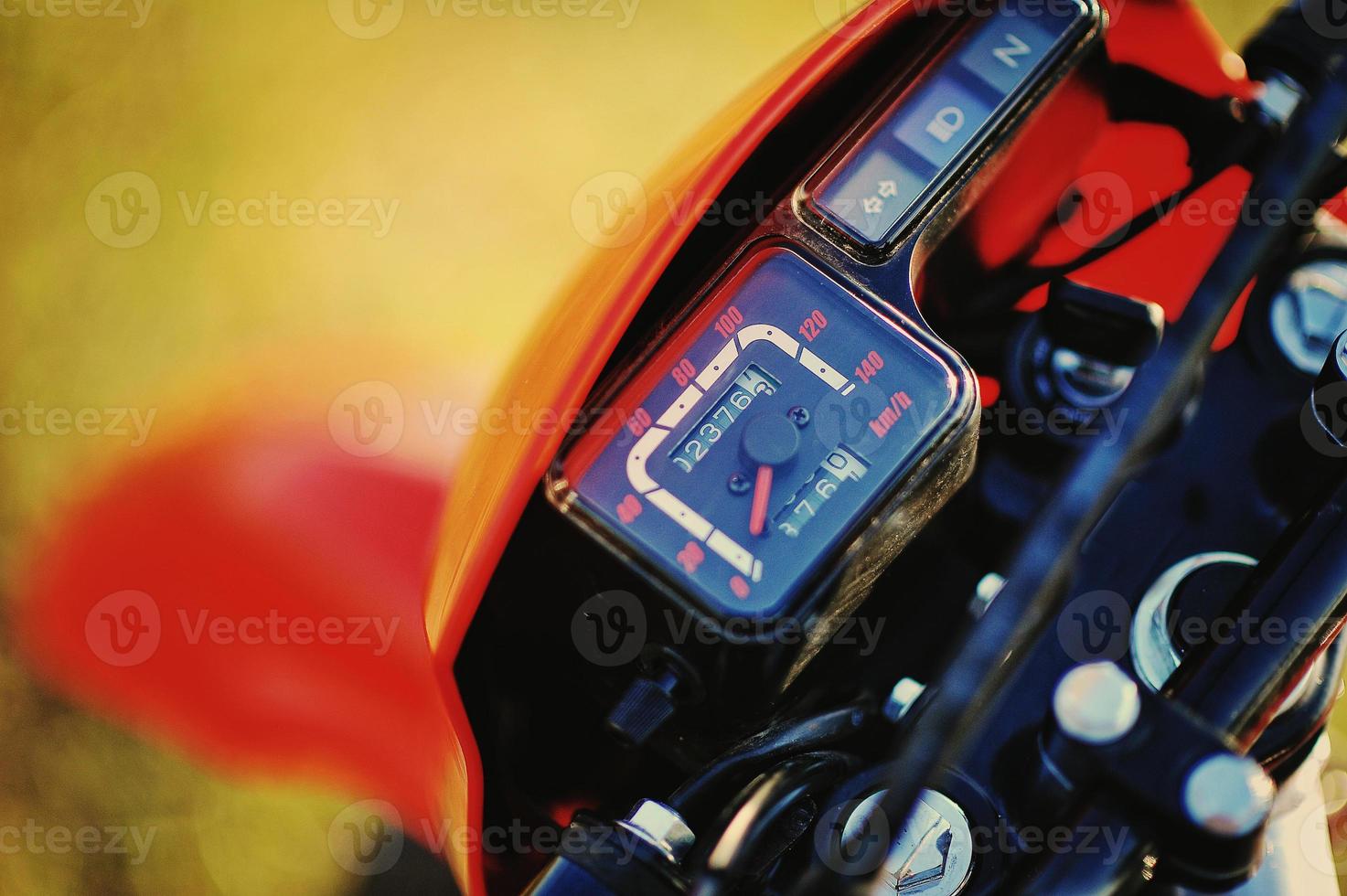 Tachometer oder Fahrrad-Armaturenbrett auf Enduro foto