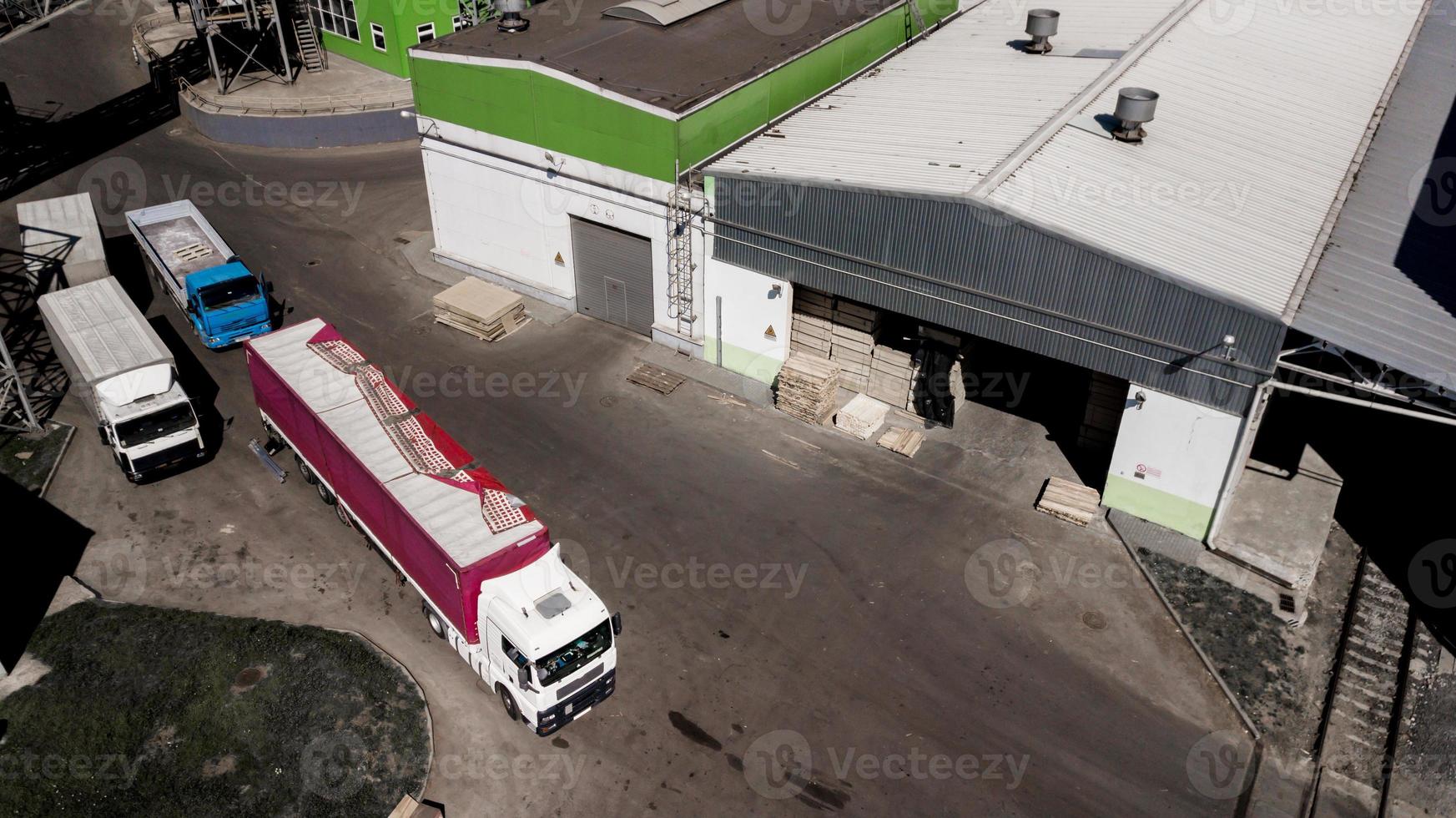 Logistikzentrum, LKW-Beladung Luftaufnahmen foto