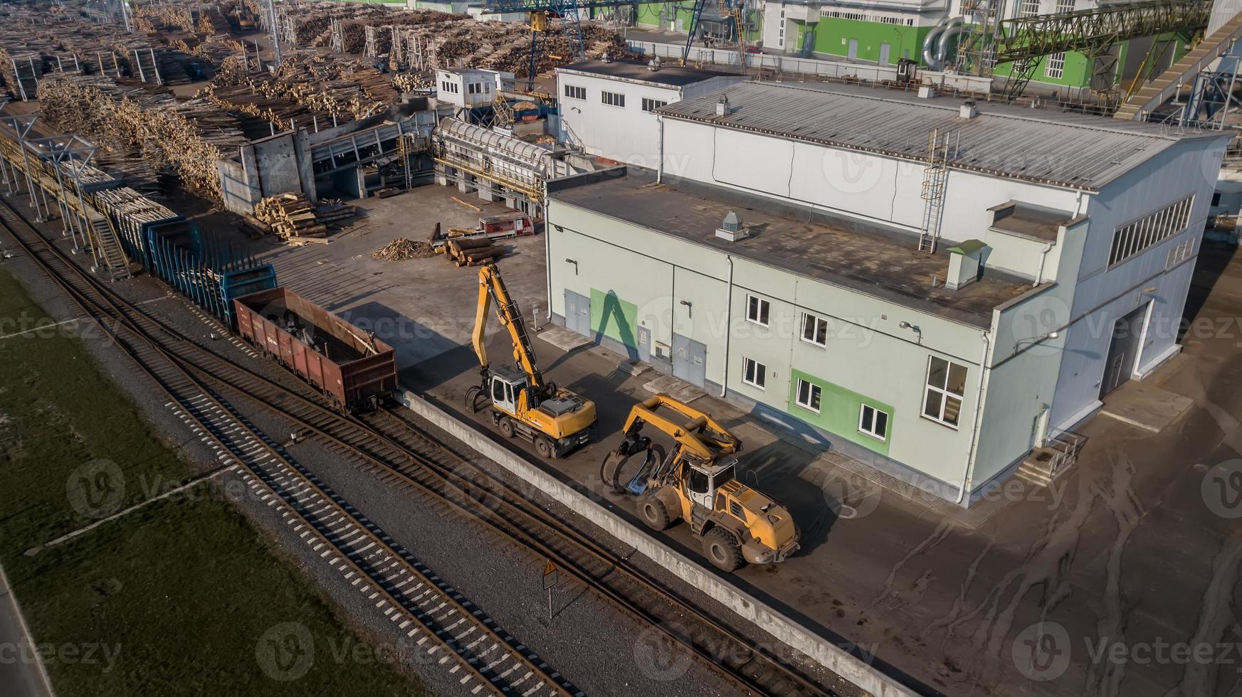 eine Fabrik zur Verarbeitung von Wald foto