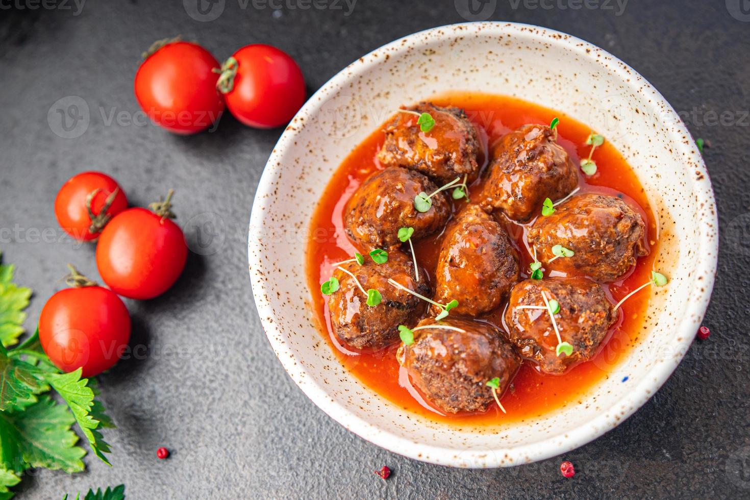 fleischbällchen tomatensauce fleisch rindfleisch kalbfleisch schweinefleisch lamm frisch mahlzeit essen diät snack foto