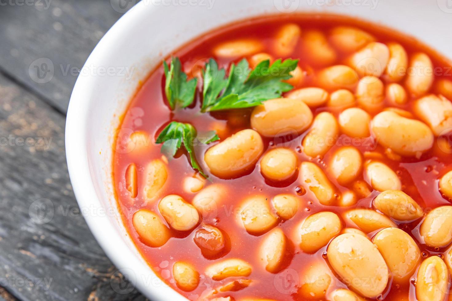 bohne tomatensoße bohnen zweiter gang gesundes essen frische portion gesunde mahlzeit essen foto