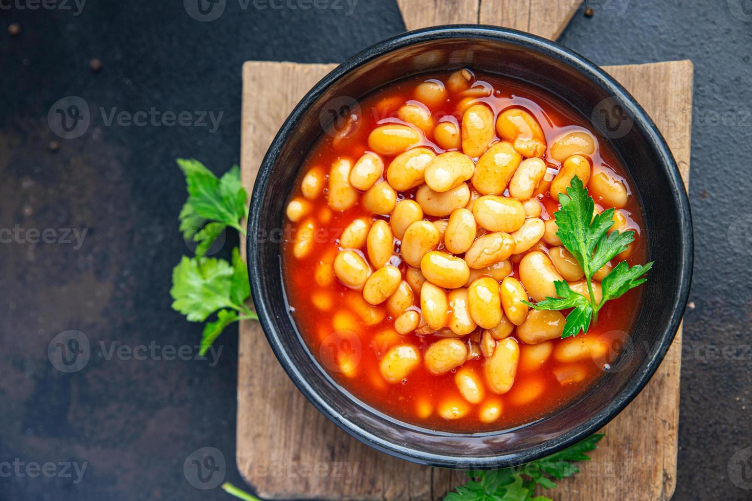 bohne tomatensoße bohnen zweiter gang gesundes essen frische portion gesunde mahlzeit essen foto