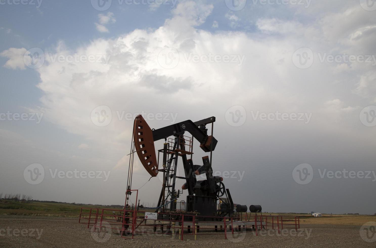 Gewitterwolken Kanada Oil Jack foto