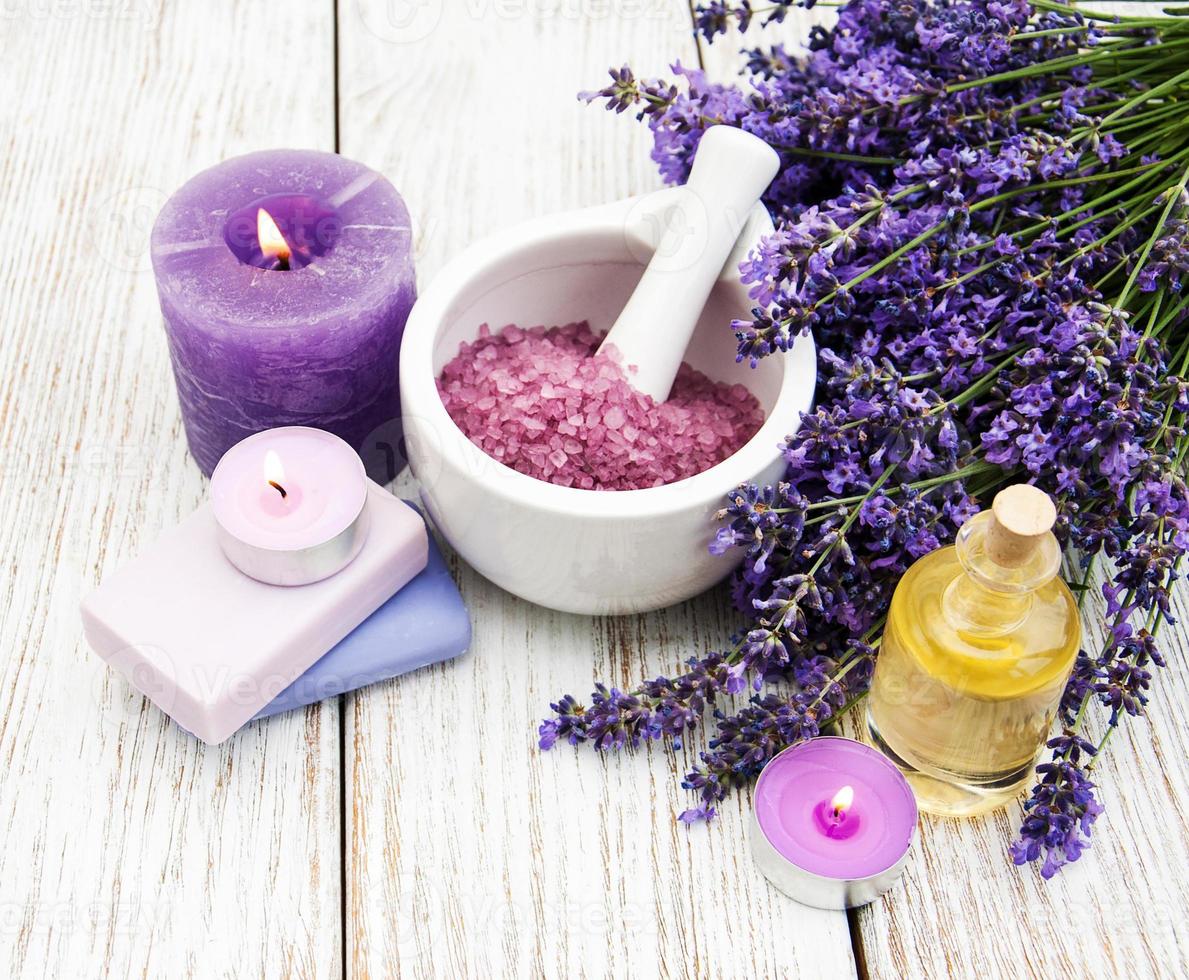 Spa-Produkte mit Lavendel foto