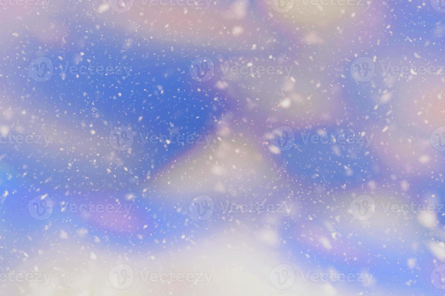 abstrakt natürlich hellblau winter weihnachten himmel schwere weiße schneeflocken fallen glänzend schön schnee am himmel weiß. foto