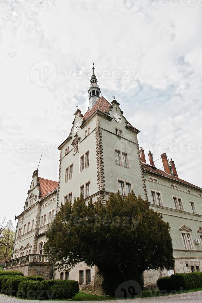 jagdschloss schonborn in karpaten, transkarpatien, ukraine. Baujahr 1890. Glockenturm foto