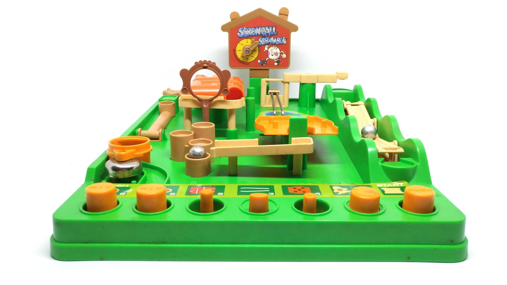 Bangkok, Thailand - 10. April 2019. Screwball Scramble Board und traditionelle Spiele von Tomy Toys foto