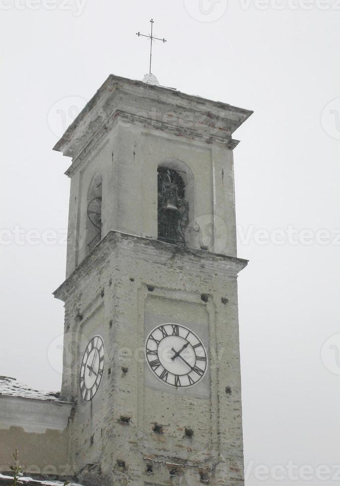 Glockenturm der alten Kirche foto