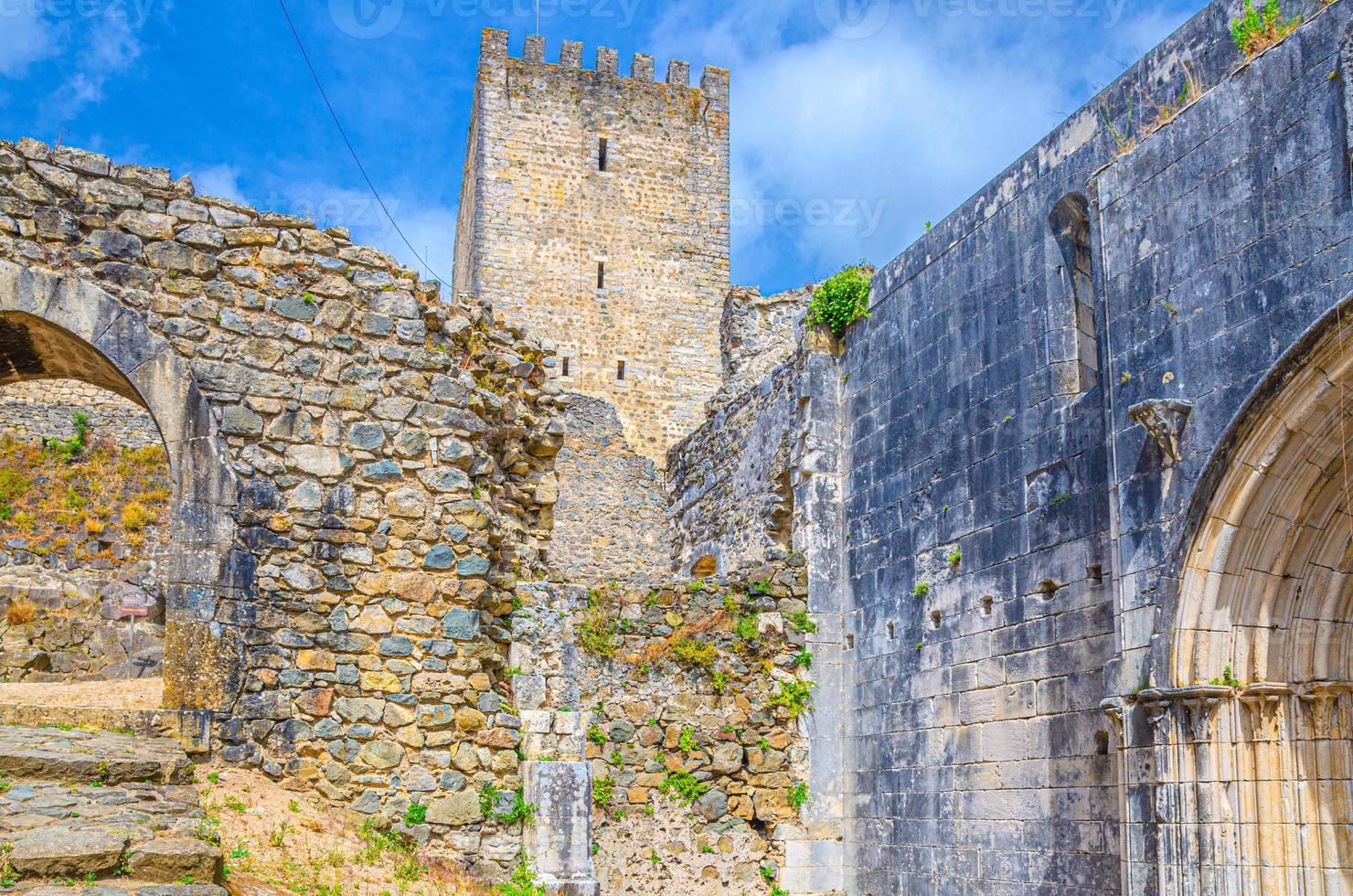 Innenhof der mittelalterlichen Burg von Leiria Castelo de Leiria foto