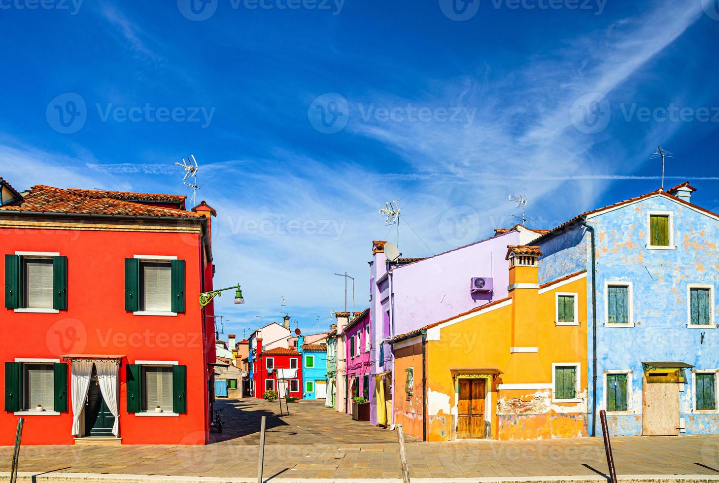 Insel Burano mit bunten Häusern foto