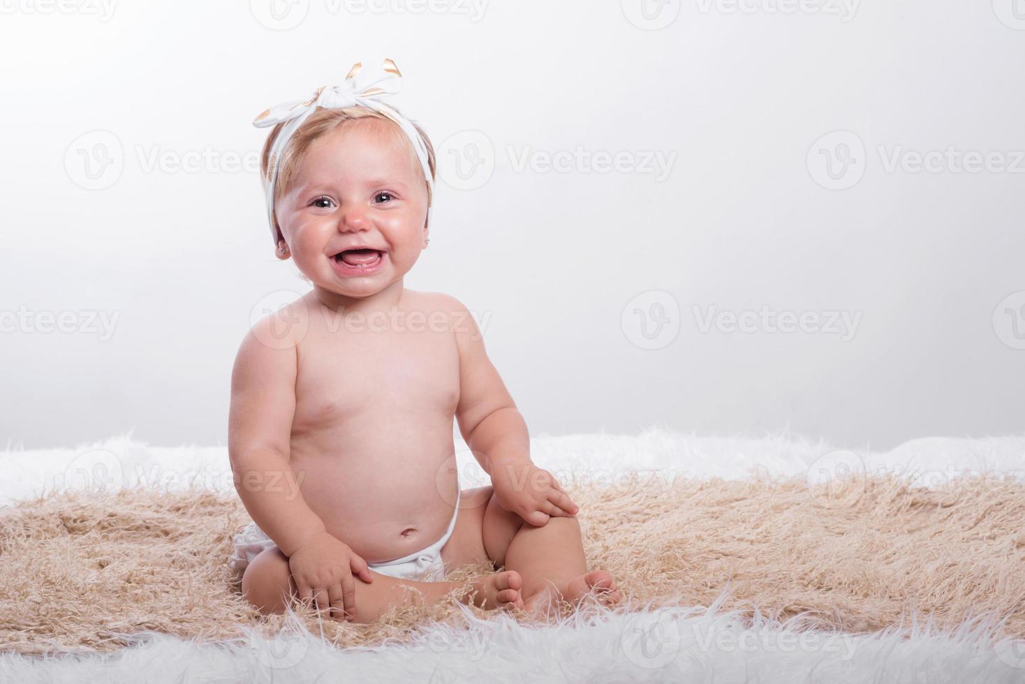 glückliches und lächelndes baby foto
