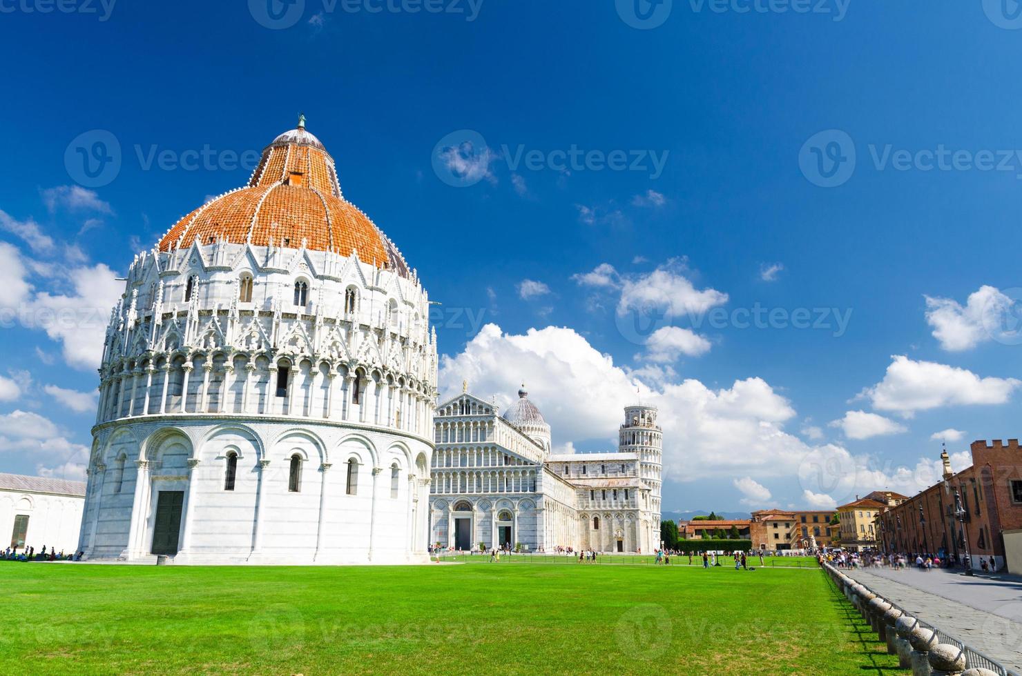 pisa baptistery battistero, pisa kathedrale duomo cattedrale und schiefer turm torre auf der piazza del miracoli foto