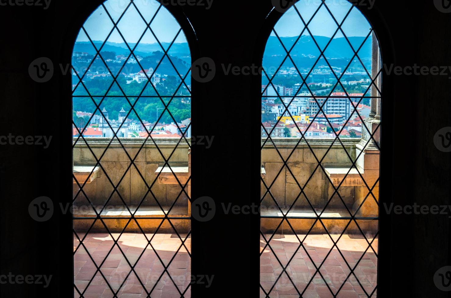 portugal, panoramablick auf leiria, balkon der mittelalterlichen burg von leiria foto