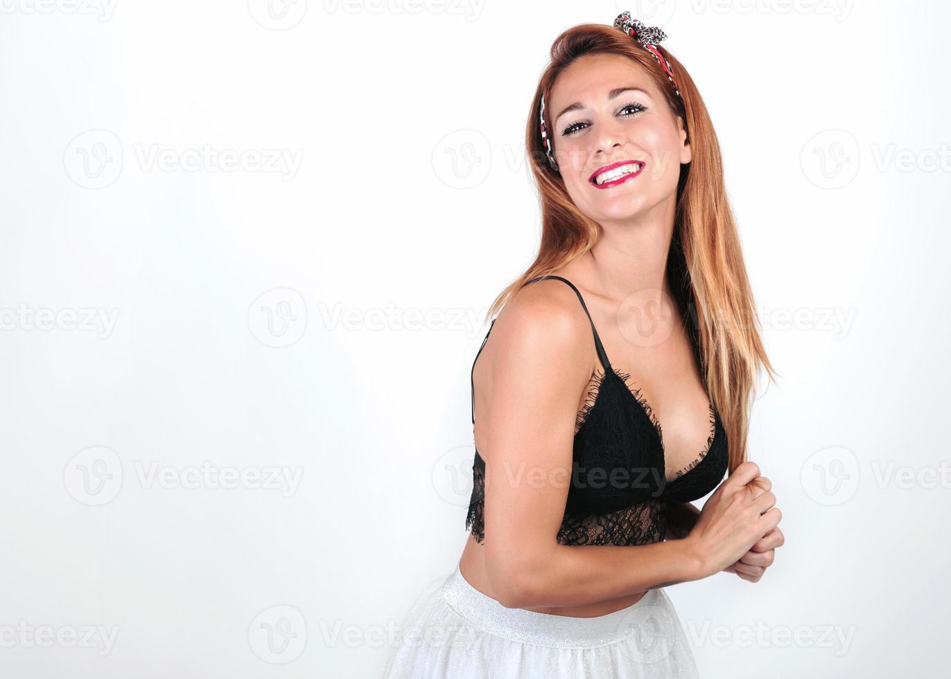 sexy und attraktive junge Frau lächelnd foto