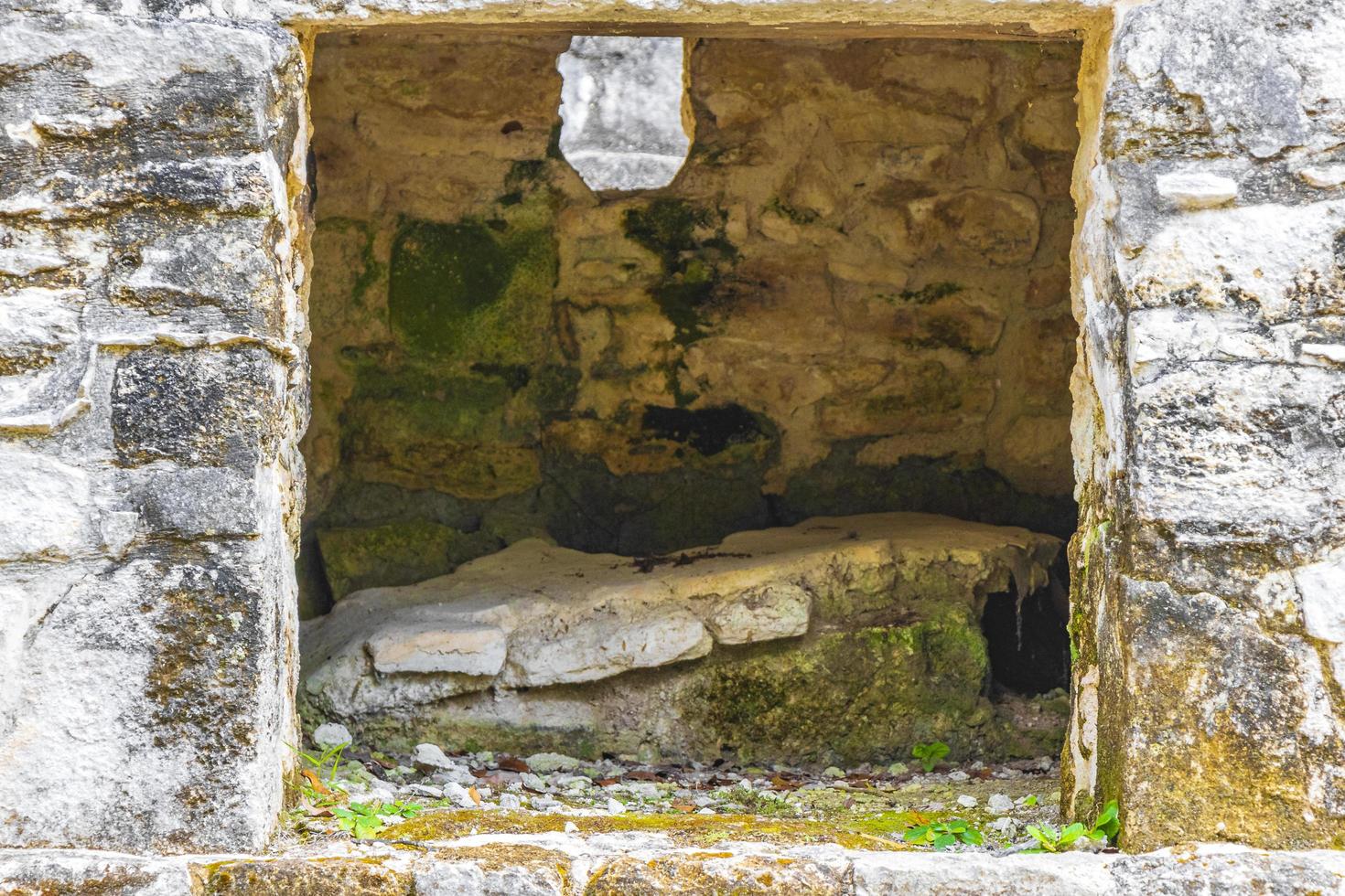 alte Maya-Stätte mit Tempelruinen Pyramidenartefakten Muyil Mexiko. foto