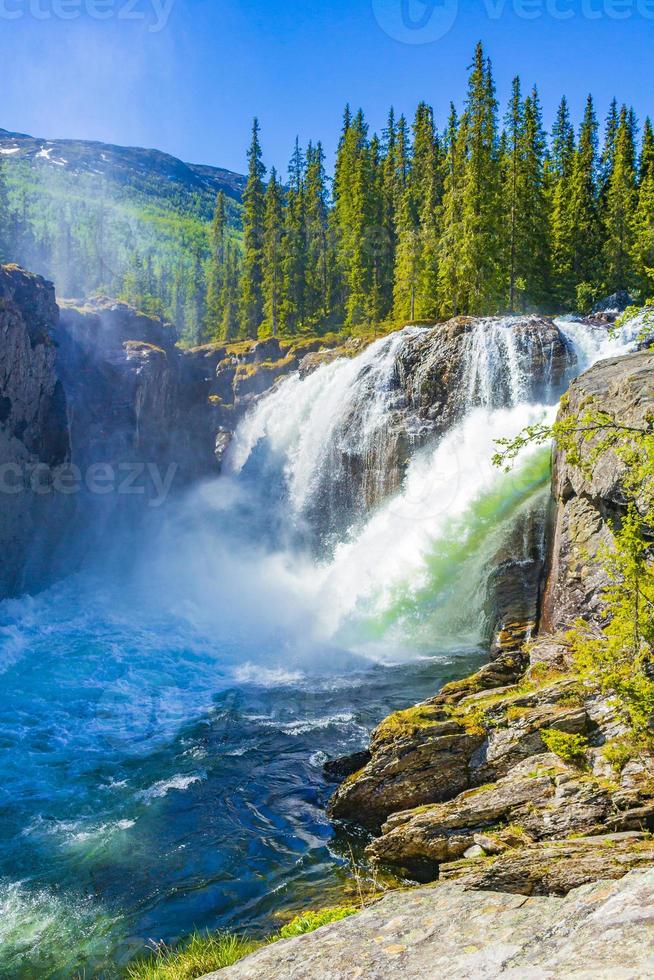 rjukandefossen in hemsedal viken norwegen schönster wasserfall in europa. foto