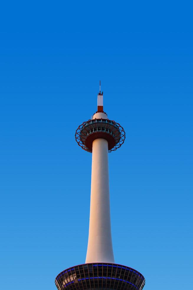 Der Kyoto-Turm ist die höchste Stahlkonstruktion und eine wichtige Touristenattraktion in der Region Kansai. Japan foto