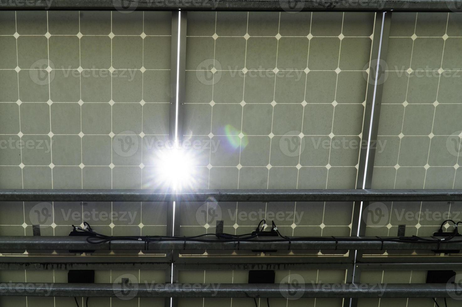 Nahaufnahme der Unterseite des Solarmoduls foto