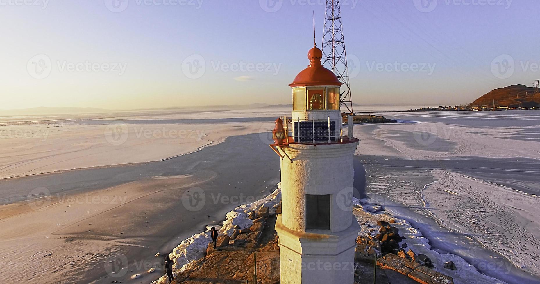 Luftaufnahme mit Blick auf den Leuchtturm. Wladiwostok, Russland foto