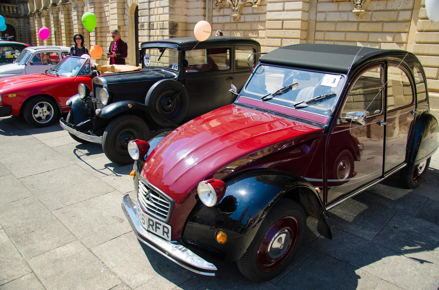 lecce, italien - 23. april 2017 vintage classic retro automobile cars in italien foto