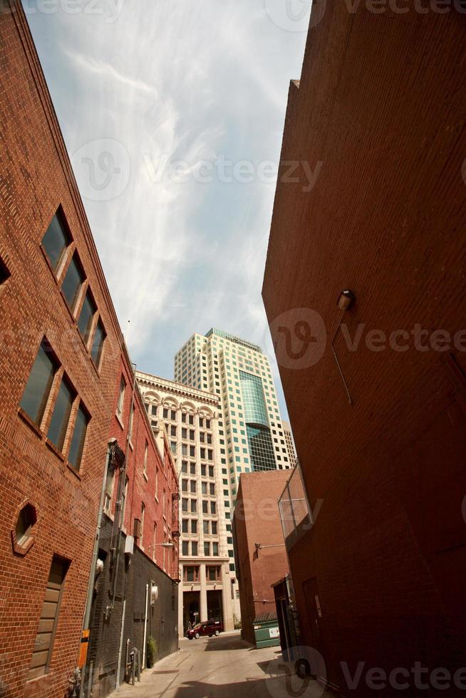 Gasse zwischen alten Gebäuden in der Innenstadt von Winnipeg foto